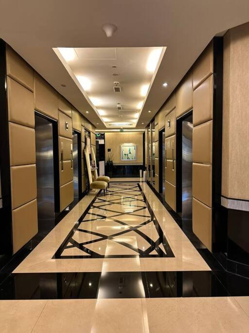 Апартаменты Royal Sky By Damac Maison Mall Street *