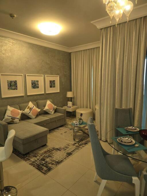 Апартаменты Royal Sky By Damac Maison Mall Street Дубай